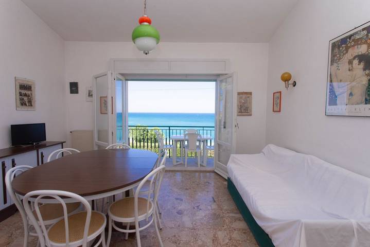Entire apartment, N128 - Numana, three-room apartment with sea view at 200 meters from the beach in Numana, Riviera del Conero