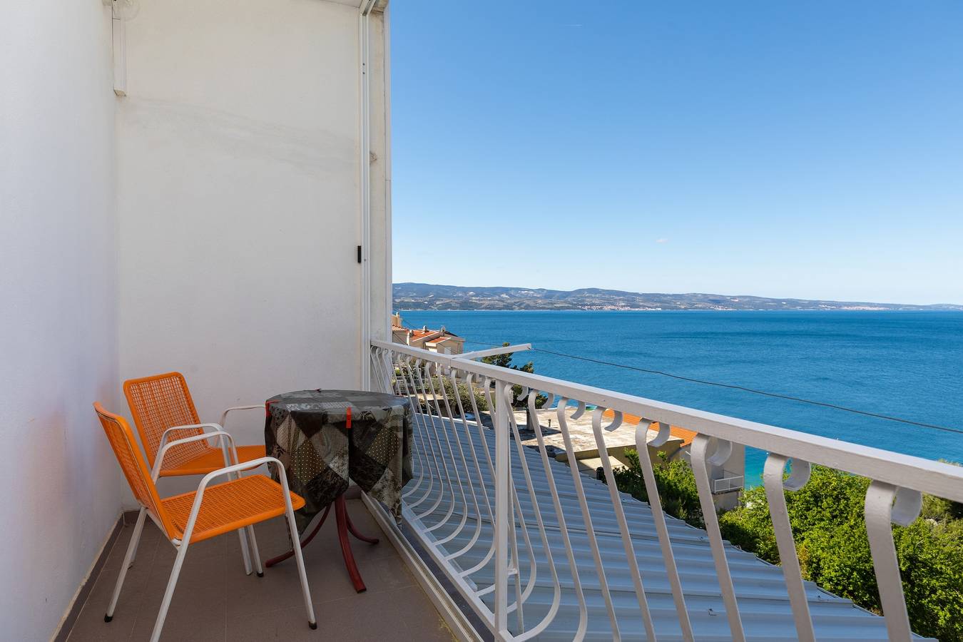 Ganze Wohnung, Studio Appartement mit Balkon und Meerblick Nemira, Omis As-2828-a in Omiš (Kroatische Adria), Omis-Riviera