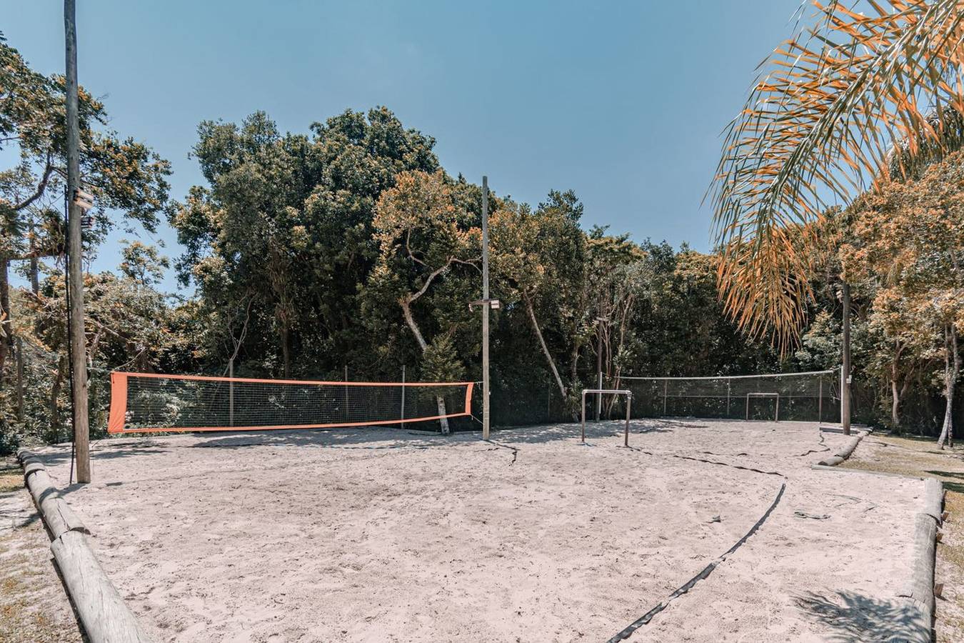 Casa em Condomínio com Piscina e Área Gourmet in Garopaba, Litoral Catarinense