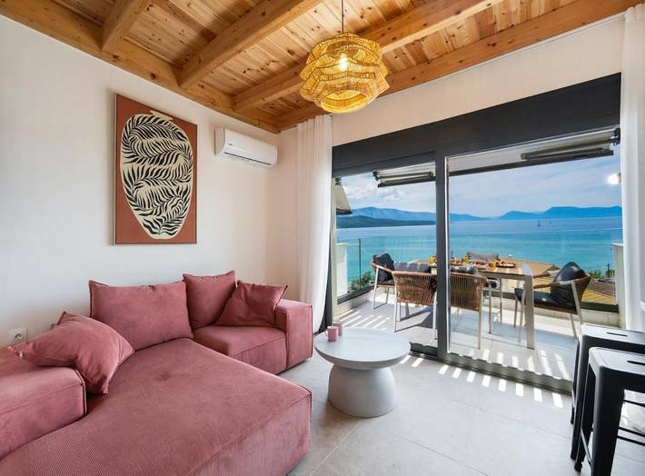 Ferienwohnung für 6 Personen, mit Balkon und Terrasse sowie Pool und Ausblick