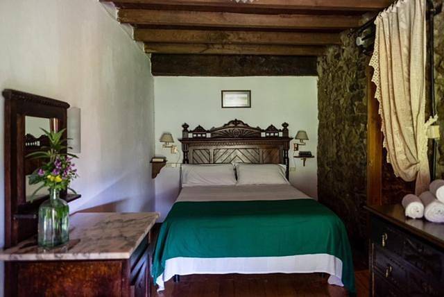 Casa rural para 14 personas, con jardín y vistas, Se admiten mascotas en Parres