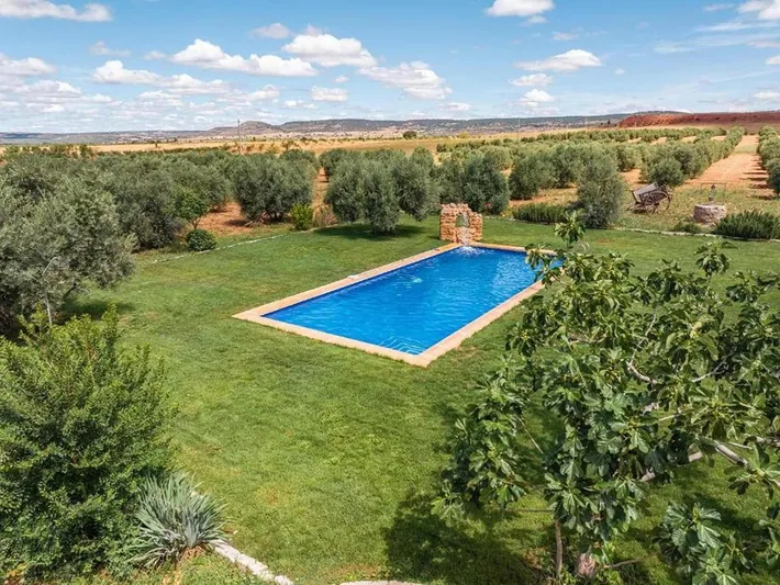 Ferienhaus für 6 Personen, mit Terrasse und Garten sowie Pool - 1