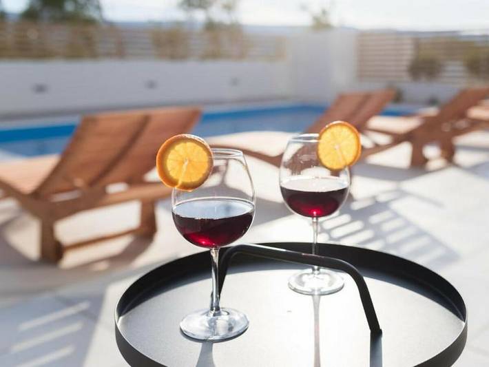 Villa für 10 Personen, mit Terrasse und Pool sowie Balkon/Terrasse auf Pag - 3