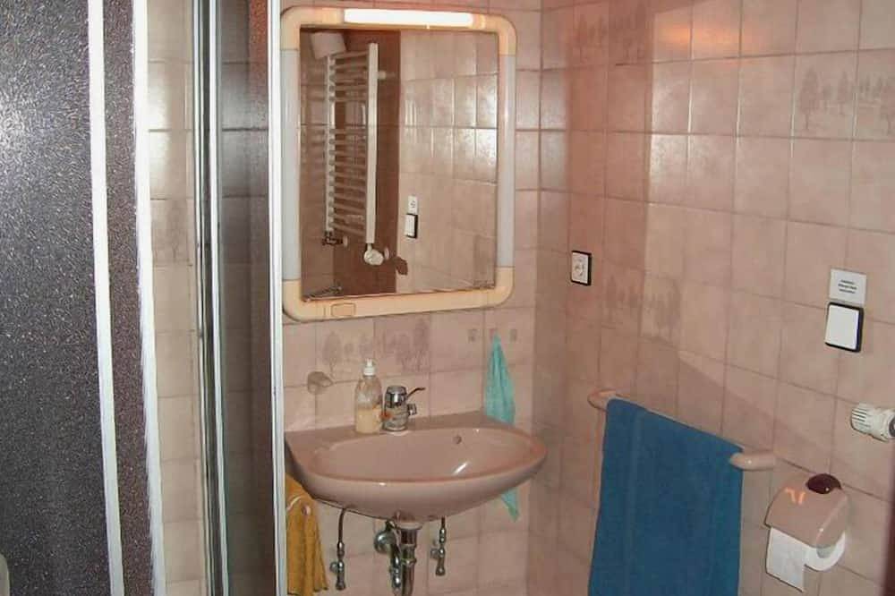 Ganze Wohnung, Apartment 2: Rustikale vollausgestattete Ferienwohnung mit gratis Wlan in Dörfles-Esbach, Oberes Maintal - Coburger Land