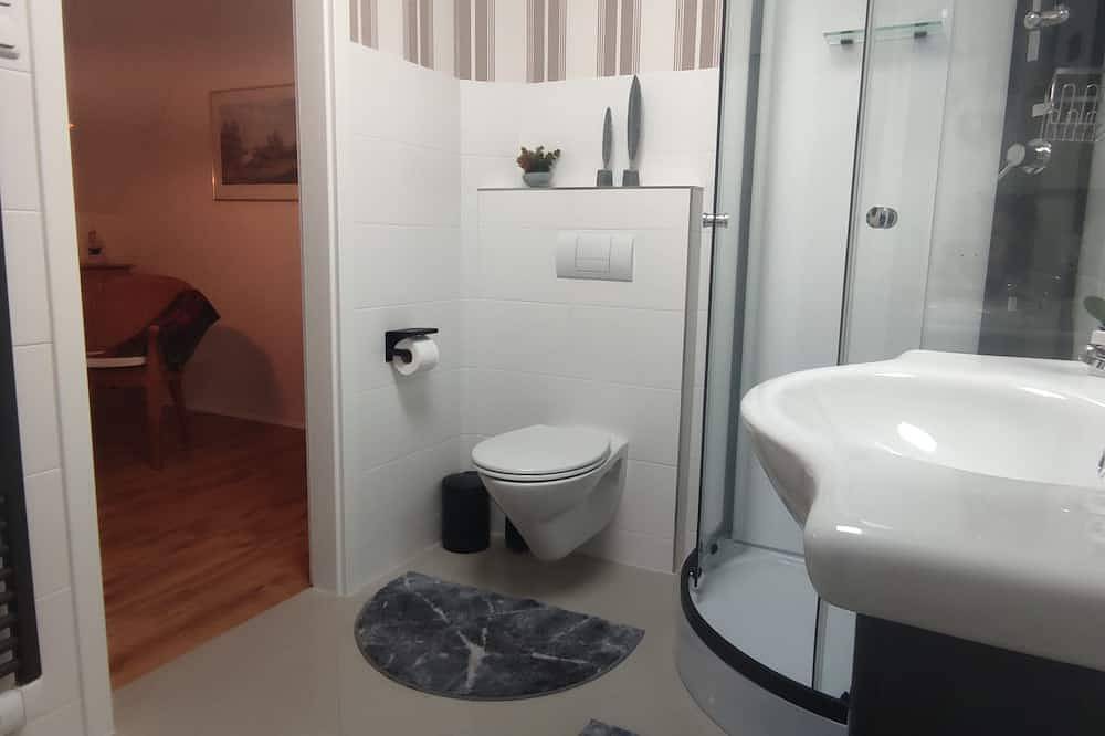 Haus am See linke Seite 200  Meter bis zum Strand in Klein Labenz, Warin