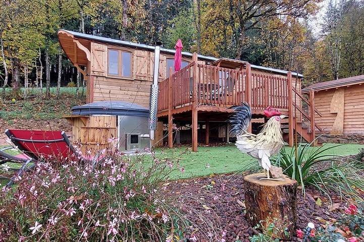 Location de vacances pour 4 personnes, avec jacuzzi ainsi que piscine et jardin dans Anglure-sous-Dun