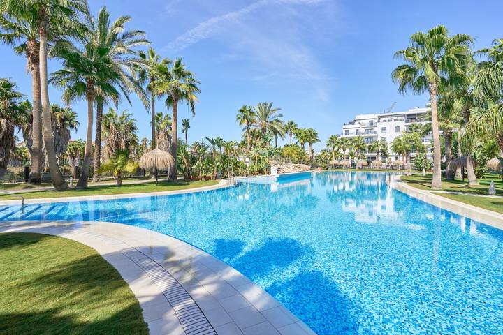 Vakantiewoning voor 6 personen, with Balkon and Whirlpool as well as Tuin and Kinderzwembad in Motril