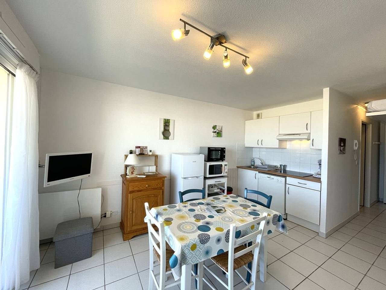Studio entier, Studio à Vieux-Boucau, proche commerces, parking sécurisé in Vieux-Boucau-les-Bains, Région de Dax