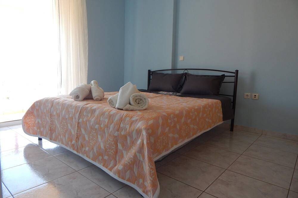 Ganze Wohnung, Angela's Apartment with beautiful balcony view in Agios Konstantinos, Fthiotida
