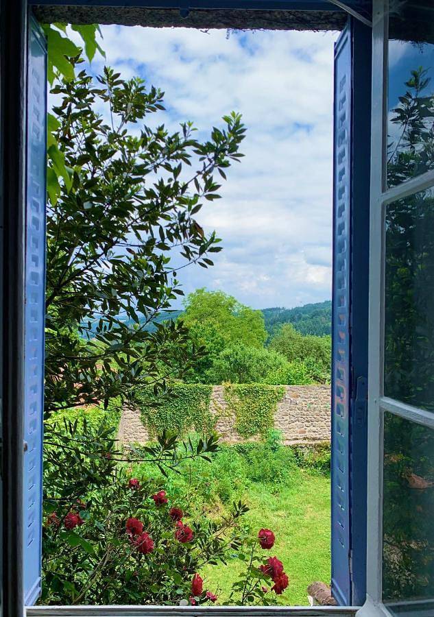 Location de vacances pour 2 personnes, avec vue et jardin à Saint-Didier-sur-Rochefort - 2