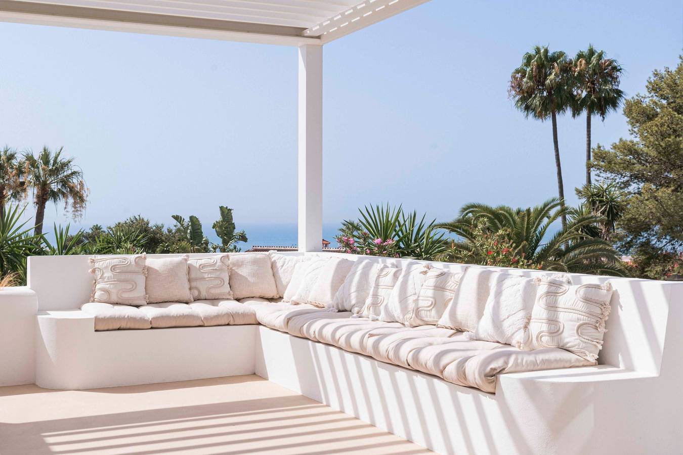 Villa 'Pura Vida San Roque' com vista para o mar, Wi-Fi e ar condicionado in San Roque, Cádis Província