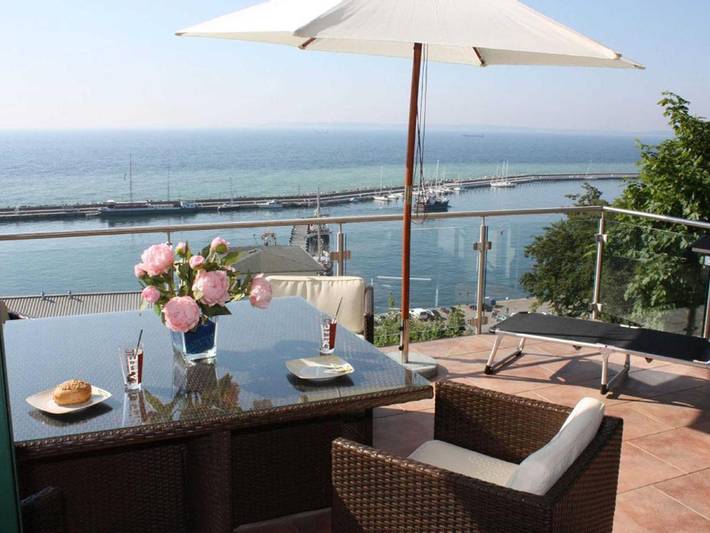 Villa für 4 Personen, mit Sauna und Seeblick sowie Ausblick und Balkon auf Rügen