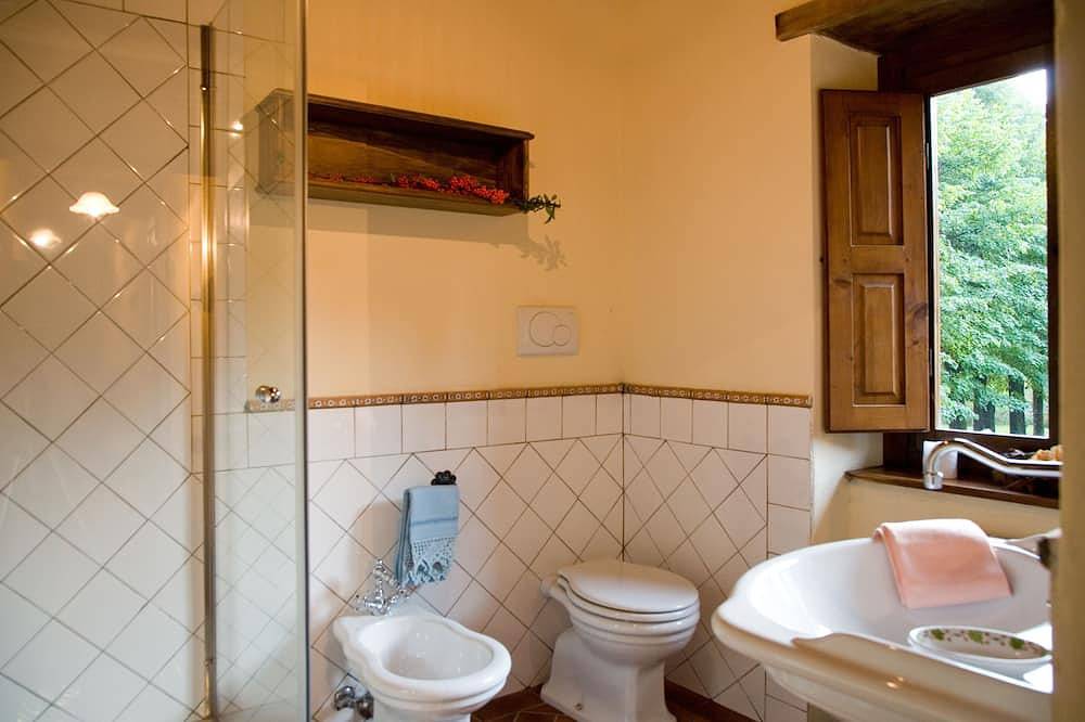 Het huis met een park in het groen, gezellig, volledig ingericht, dichtbij het dorp in Pratovecchio, Pratovecchio Stia