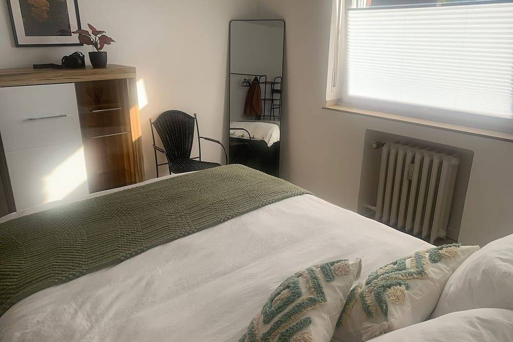 Ganze Wohnung, Geräumige 65m2 Wohnung • neue Einbauküche • optimale Anbindung  • mit Garten in Meerbusch, Niederrhein