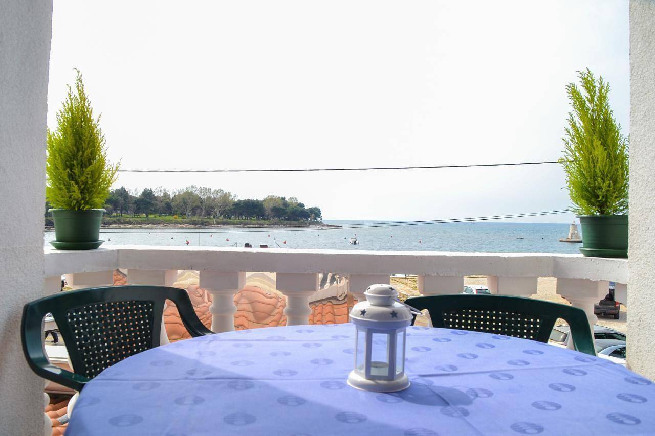 Ganze Ferienwohnung, Schöne Wohnung in Savudrija mit Möblierter Terrasse und Meerblick in Savudrija, Umag und Umgebung