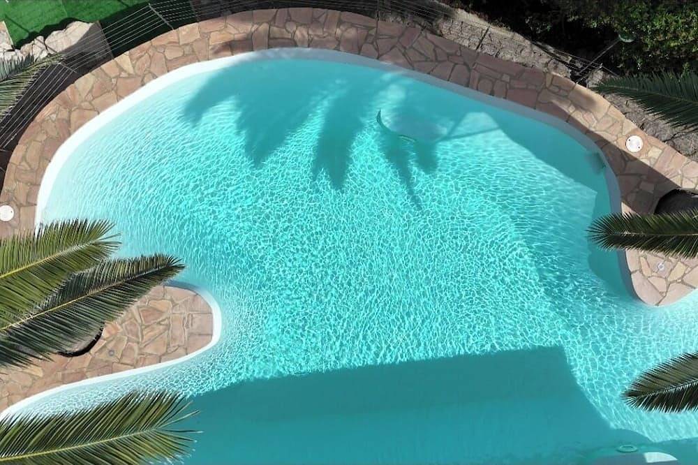 Villa Nea, para 11 personas, piscina, terraza panorámica, a 70 mt de la playa in Maladroxia, Isla de Sant'Antioco