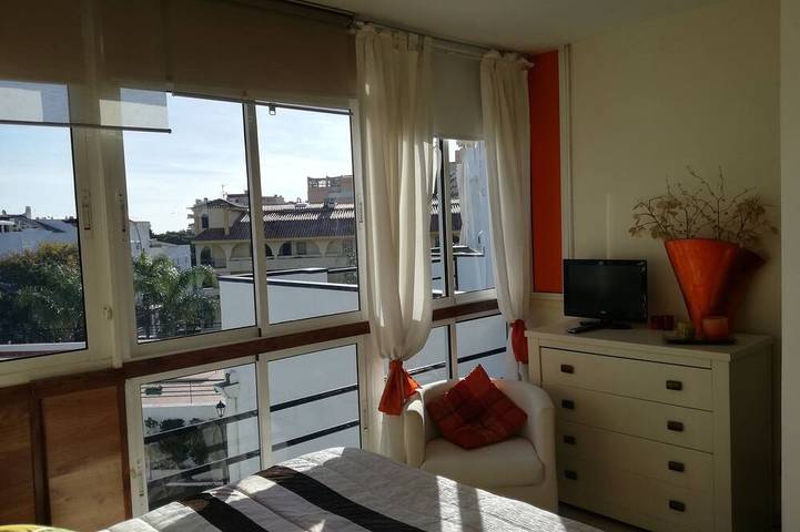 Appartement entier, Torremolinos: Bel appartement à 100 métres de la plage in Montemar Torremolinos, Torremolinos