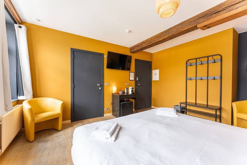 Garden room w. view old brewery The Lake Suites in Bruges, Flandre-Occidentale