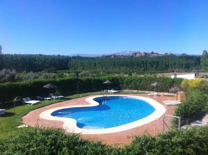Apartamento de vacaciones para 5 personas, con vistas además de jardín y piscina - 1