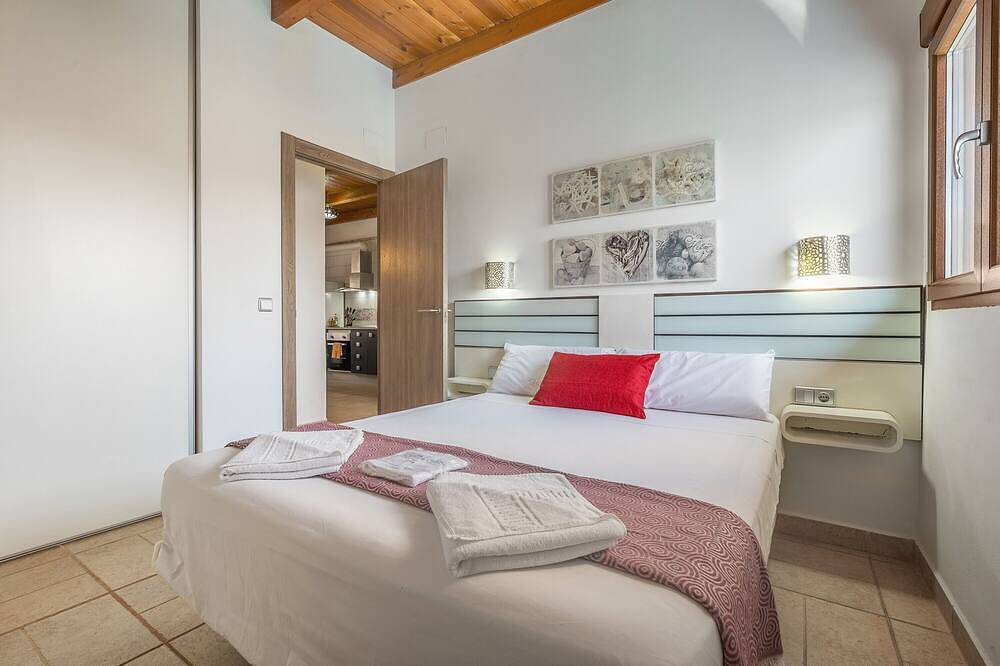 Ganze Wohnung, Ferienwohnung 'Con Vistas A La Piscina' mit Bergblick, Wi-Fi und Klimaanlage in Ambroz, Vegas del Genil