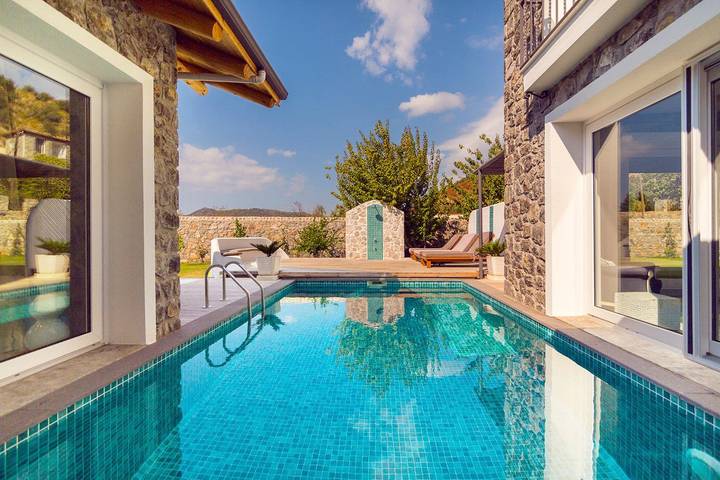 Chalet para 8 personas, con piscina para niños y jardín además de terraza y jacuzzi - 1