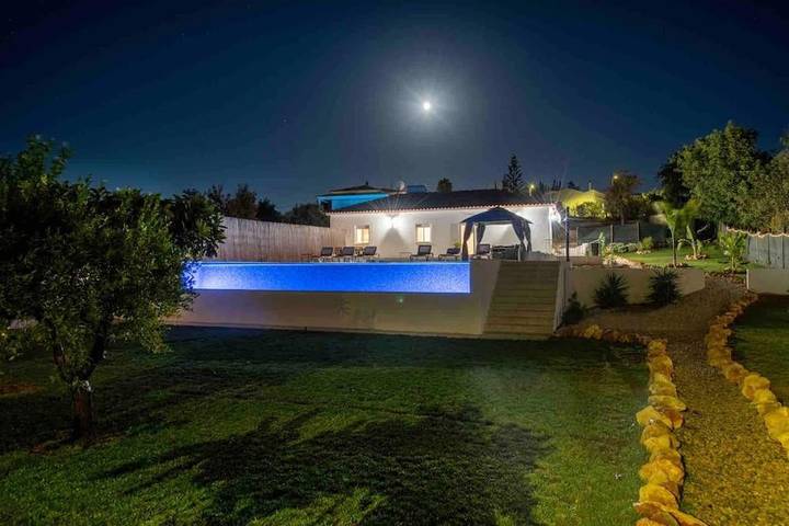 Casa rural para 6 personas, con vistas además de piscina y jardín en Paderne - 2