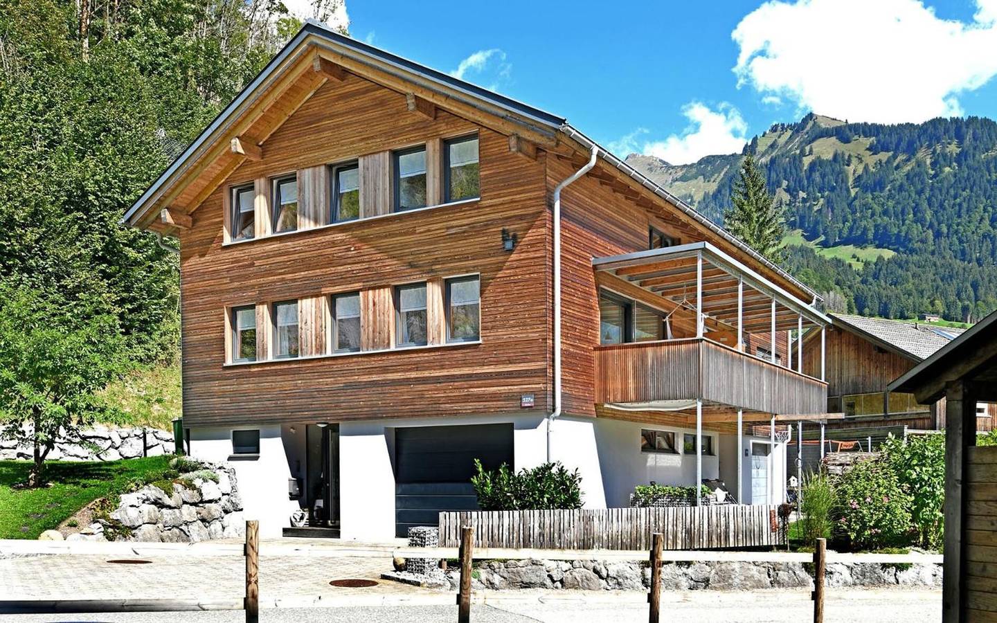 Holiday Home 'Hausblick' with Mountain Views, Private Terrace and Wi-Fi
