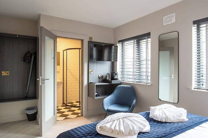 Modern  Cozy Room in the heart of Galway in Galway, County Galway