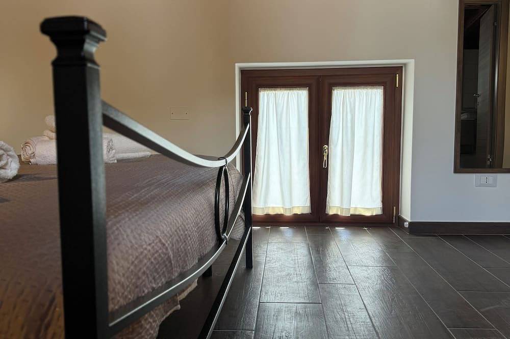 Entire apartment, Observatory. The Palace of the High Prelate in Fondi, Latina Province