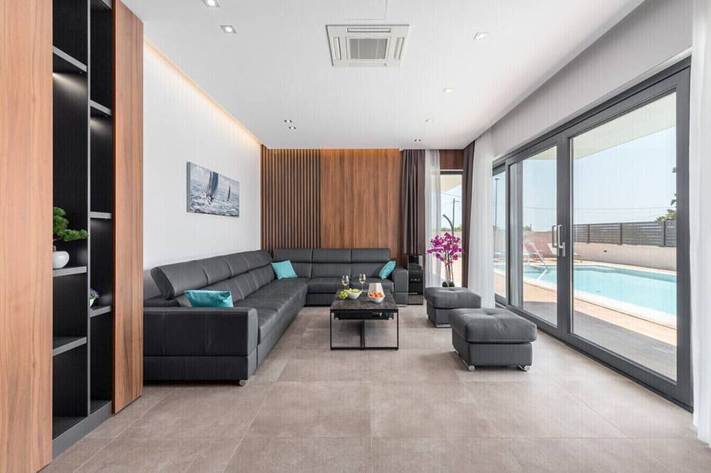 Villa Bellatrix in Fažana with beach front and sea view in Fazana, Südküste Istrien