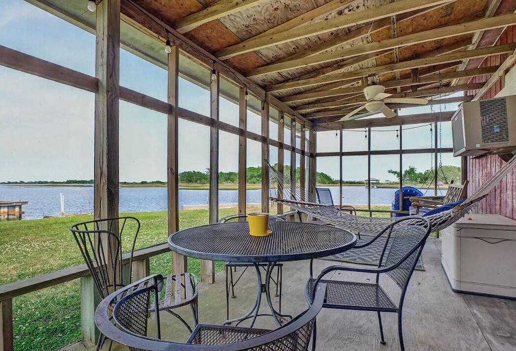 \" The Fish Camp\" - cozy waterfront getaway in Surf City, Pender County