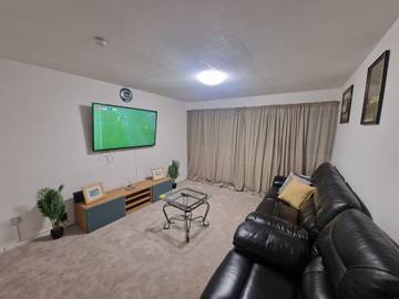 Holiday Rental for 6 People in Milton Keynes, South East England, Photo 1