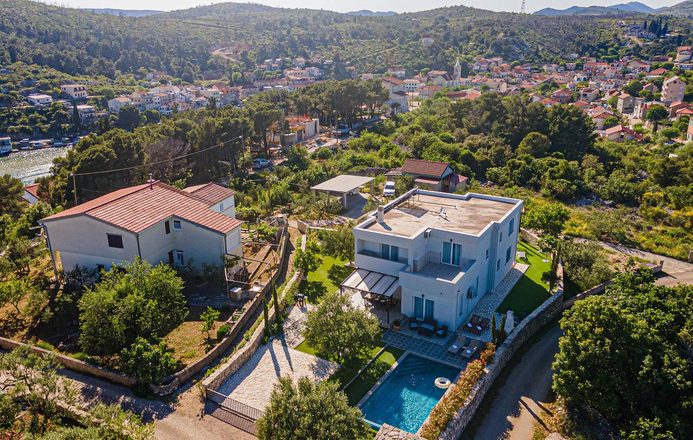 Ferienhaus für 9 Personen mit Terrasse in Raslina, Šibenik-Knin