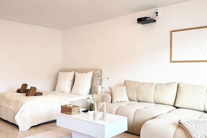 Ganze Wohnung, Stylische City Wohnung I Wifi I Kinoleinwand I Balkon I zentral in Vahrenwald-List, Hannover