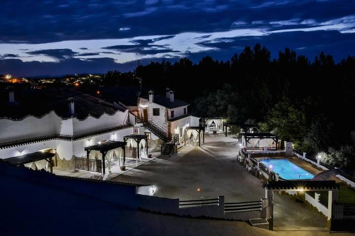 Entire apartment, Apartment 'Cortijo' with Mountain View, Wi-Fi and Air Conditioning in Castilléjar, Geoparque de Granada