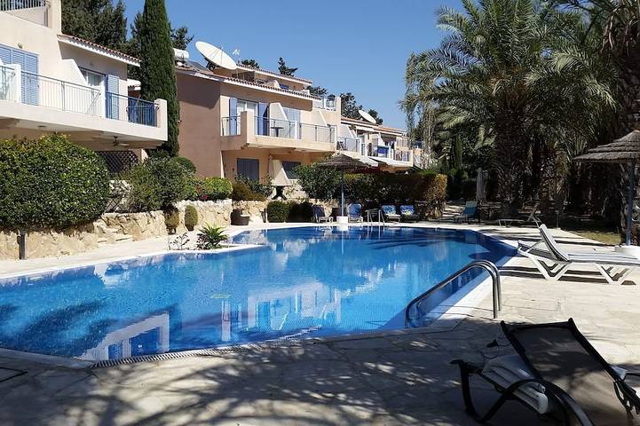 Holiday home for 5 people, with balcony and pool as well as garden in Paphos