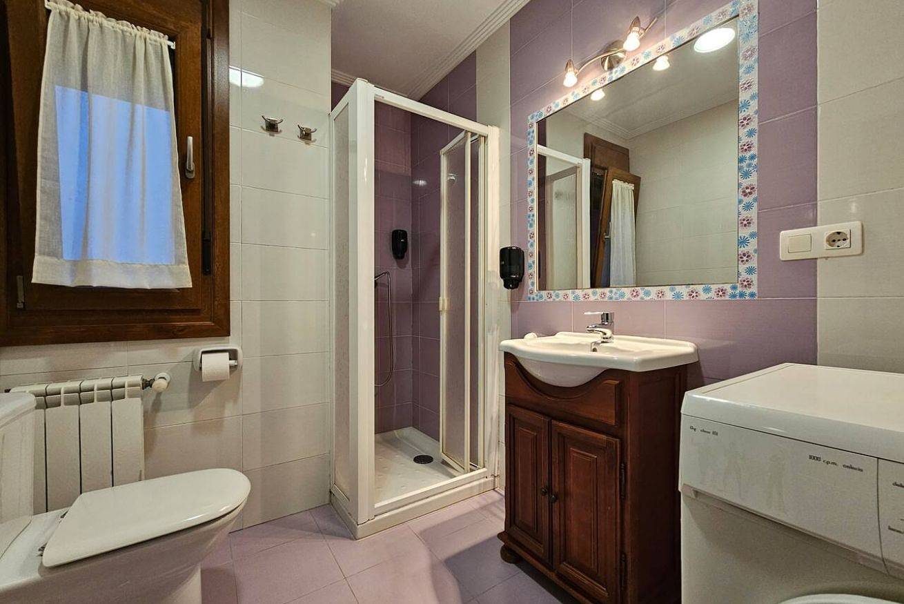 Appartement entier, Charming Apartment with Wi-Fi & Washer/Dryer in Tapia de Casariego, Côte Cantabrique