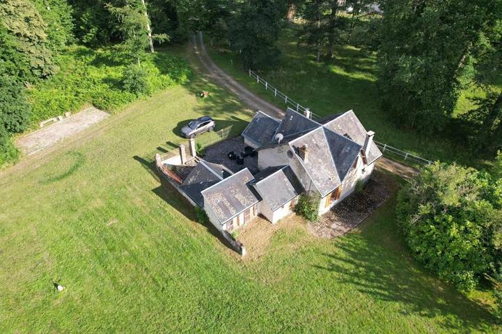 Gîte pour 6 personnes, avec jardin à Raizeux