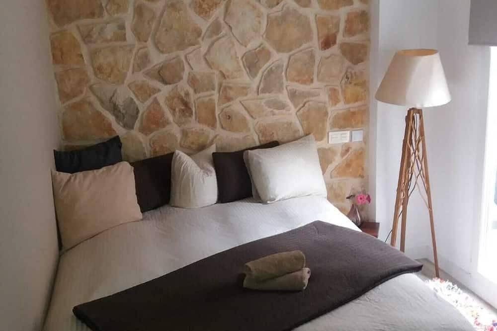 Centrally located in Pollensa with wonderful roof terrace views in Pollença Town, Pollença