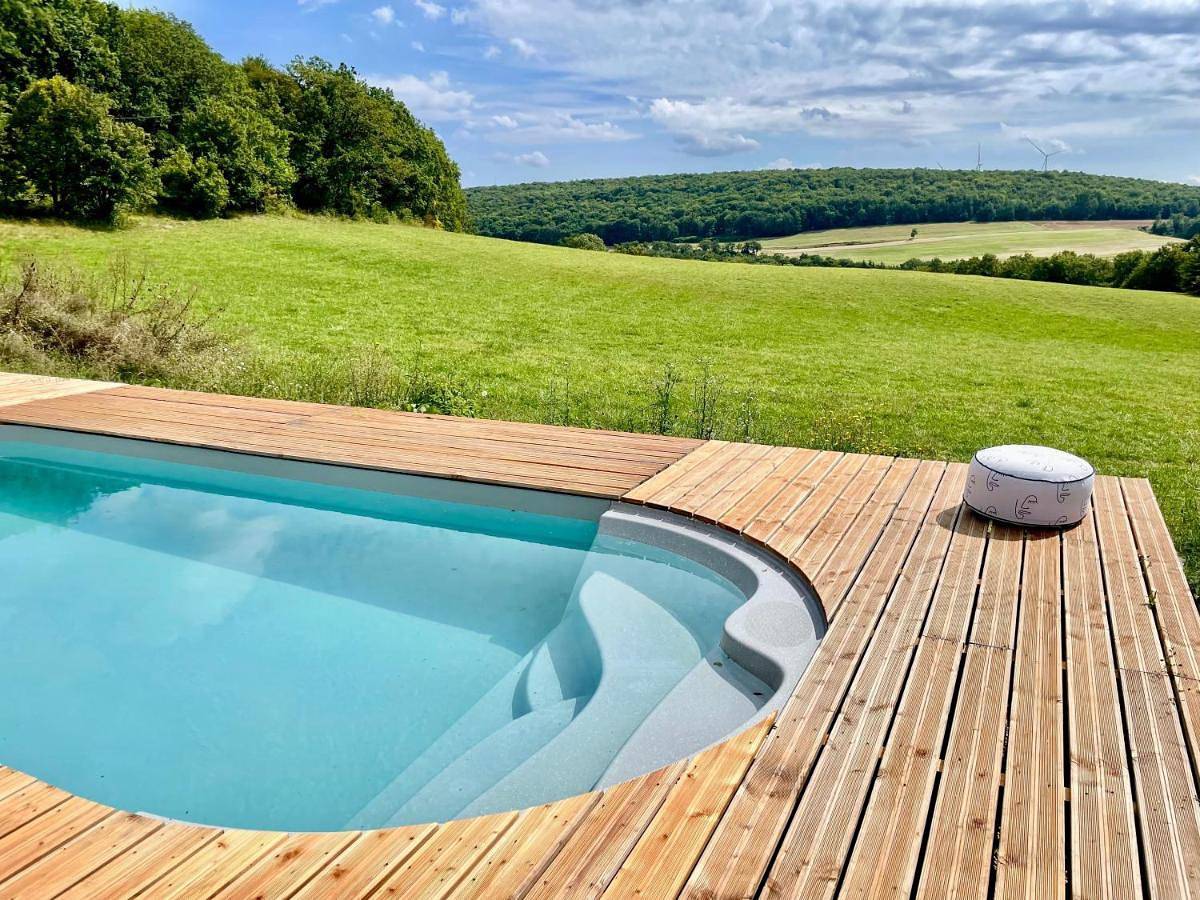 Double Room with Pool View in Avot, Région de Dijon