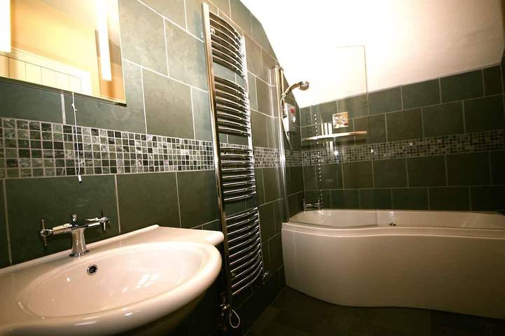 Putsborough Manor Cottage (4 + canapé-lit + lit bébé) Chiens Tennis Plage Jacuzzi Sky TV in Croyde, Devon