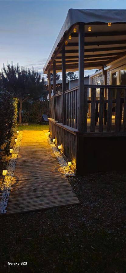 Gîte pour 8 personnes, avec Jacuzzi et Terrasse ainsi que Jardin et Bassin pour enfant