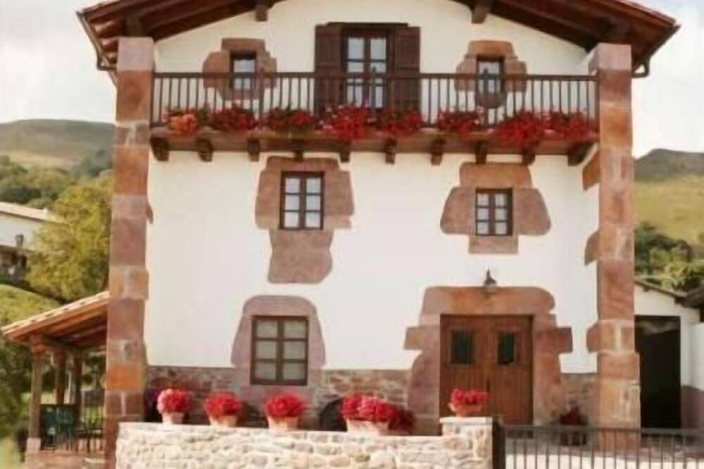 Rural house completely renovated in the Baztan valley in Azpilikueta, Baztan