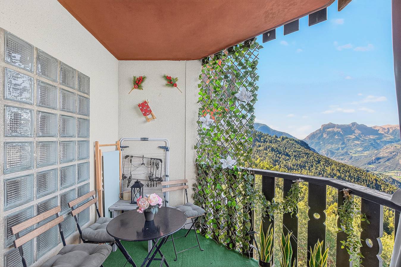 Appartement entier, Appartement 'Chaleureux 4 Couchages' avec Vue sur la Montagne, Terrasse Privée et Wi-Fi in Pra-Loup (station de ski), Pra-Loup