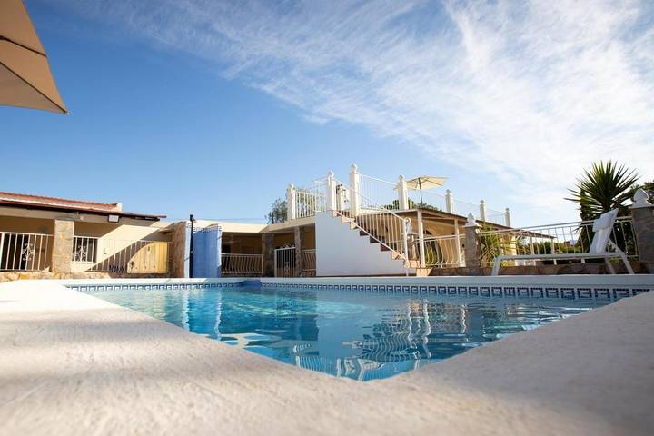 Casa de vacaciones para 4 personas, con Balcón y Jacuzzi además de Terraza y Jardín en Muchamiel