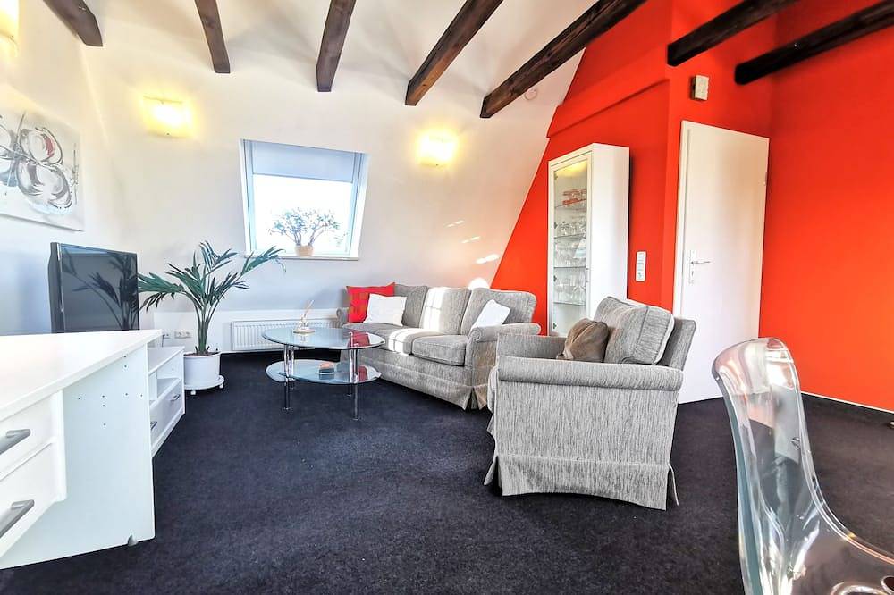 Ganze Wohnung, Stilvoll Wohnen im 45m² Dachgeschoss-Apartment für 1-2 Personen in Ahrensburg, Kreis Stormarn