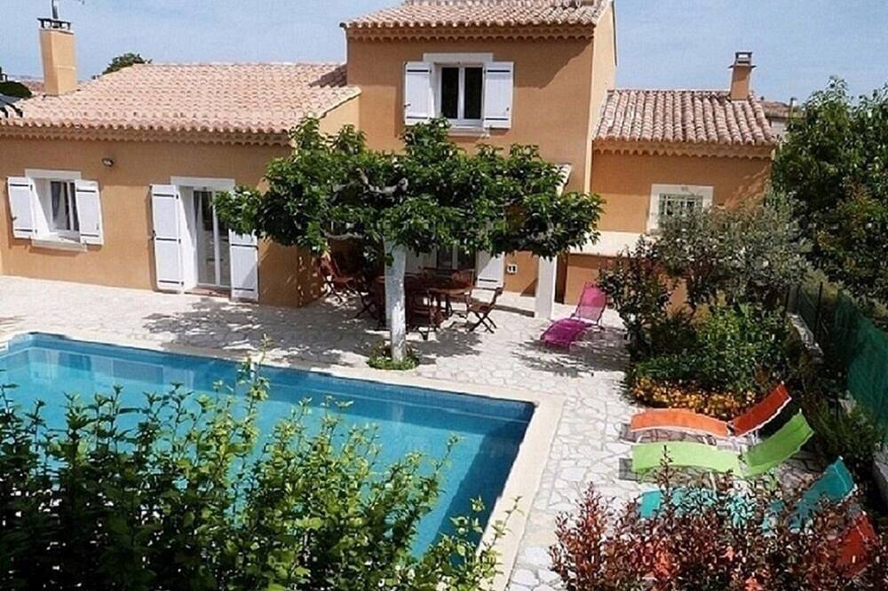Provenzalisches Haus mit Pool Vaucluse, mit guten Dienstleistungen in Saint-Didier, Parc naturel régional du Mont-Ventoux