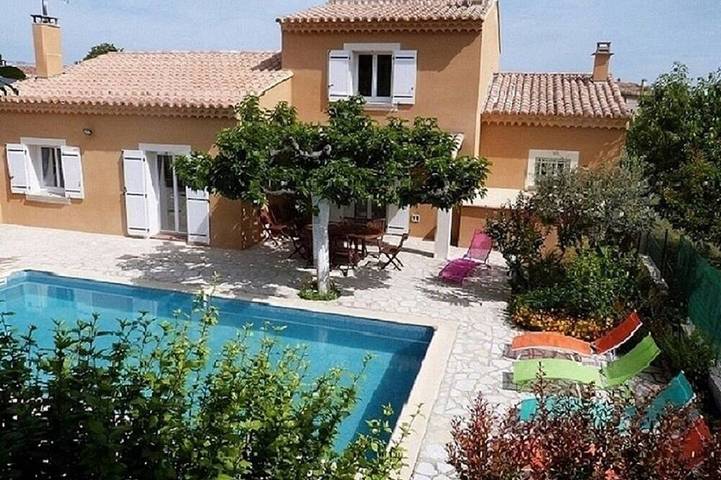 Villa pour 6 personnes, avec Terrasse et Jardin