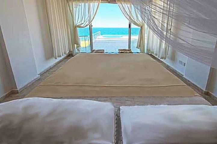 Luxuriöse 5-Schlafzimmer-Villa mit privatem Pool und Meerblick in Nordzypern