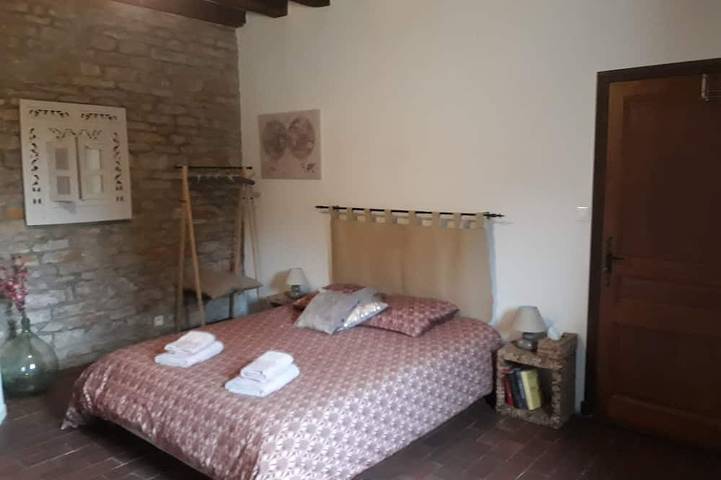 Gîte pour 2 personnes, avec piscine et jardin à La Chapelle-de-Bragny - 4